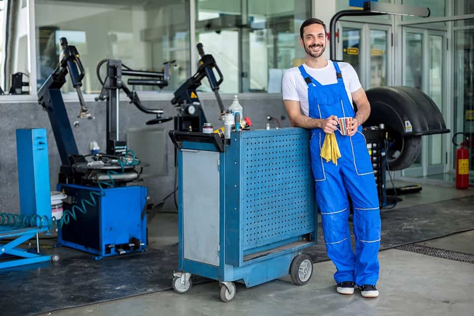 How to a Mechanic in Canada What You Need to Know